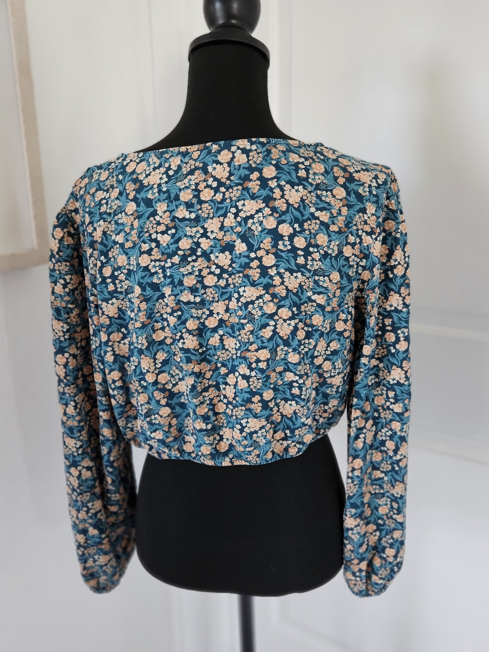 SO Teal Floral V-Neck Long Sleeve Drawstring Crop Top Blouse Size XL - Picture 5 of 13
